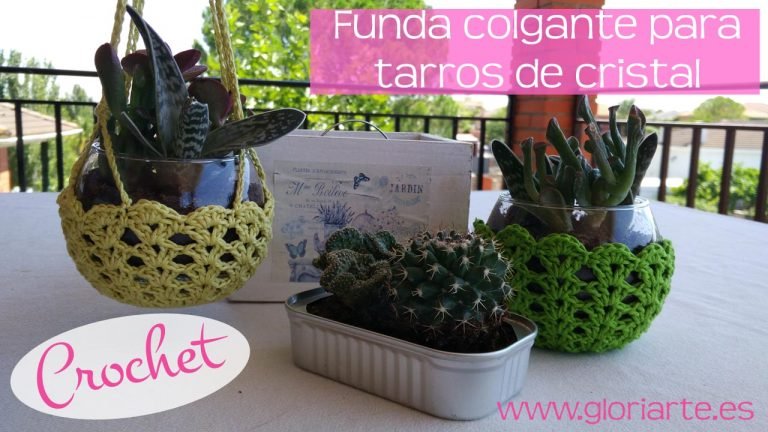 Funda de crochet para reciclar un frasco en una maceta