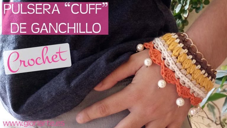 Pulsera “cuff” de crochet con cadena y abalorios